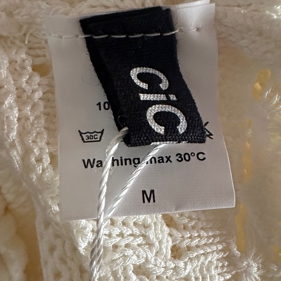 🤍 CiCiBird White Crochet Knit Tank Top – Size M (New with tags) - Picture 5 of 6